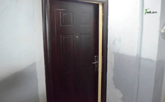 3 սենյականոց բնակարան, Երևանյան խճուղի, 52 քմ, նախավերջին հարկ, կապիտալ վերանորոգված, քարե շենք