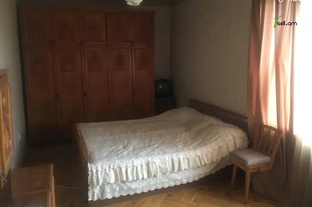 3 սենյականոց բնակարան Ավետ Ավետիսյան փողոցում, 81 ք.մ., նախավերջին հարկ, քարե շենք