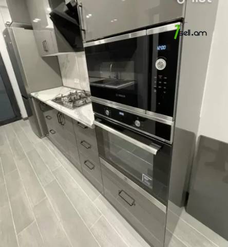 2 սենյականոց բնակարան Մաշտոցի պողոտայում, 60 ք.մ., նախավերջին հարկ, բարձր առաստաղներ