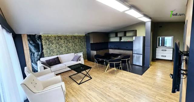 Երեք հարկանի քարե տուն Զաքարիա Քանաքեռցու փողոցում Քանաքեռ Զեյթունում, 250 քմ, 3+ սանհանգույց