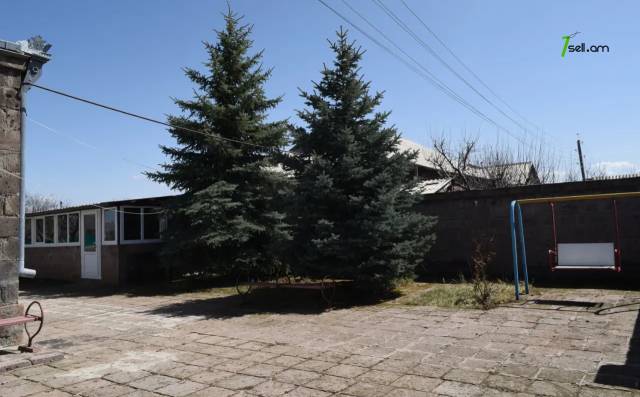 Մեկ հարկանի քարե տուն Մարմաշենում, 141 ք.մ., 2 սանհանգույց, մեծ հողամաս, եվրովերանորոգված
