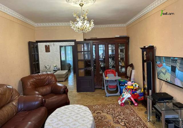 4 սենյականոց բնակարան Մամիկոնյանց փողոցում, 94 ք.մ., նախավերջին հարկ, կապիտալ վերանորոգված