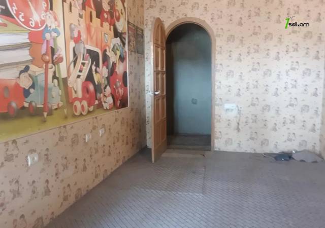 7 սենյականոց բնակարան Գրիգոր Լուսավորչի փողոցում, 221 ք.մ., 2 սանհանգույց, քարե շենք