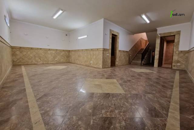 Երկու հարկանի քարե տուն, Նոյ թաղամաս Աջափնյակում, 400 ք.մ., 3+ սանհանգույց, եվրովերանորոգված