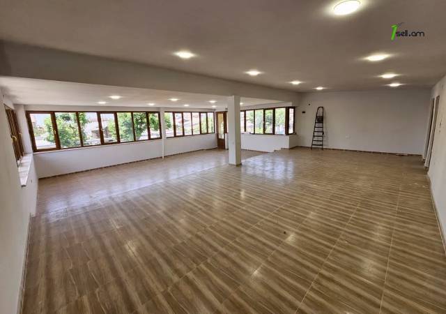 Բազմաֆունկցիոնալ գույք Էրեբունիում, 600 ք.մ.