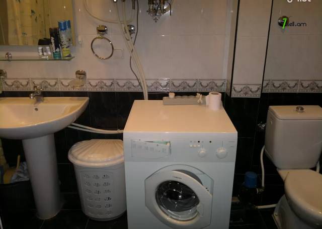 4 սենյականոց բնակարան Կոմիտասի պողոտայում, 110 ք.մ., բարձր առաստաղներ, նախավերջին հարկ