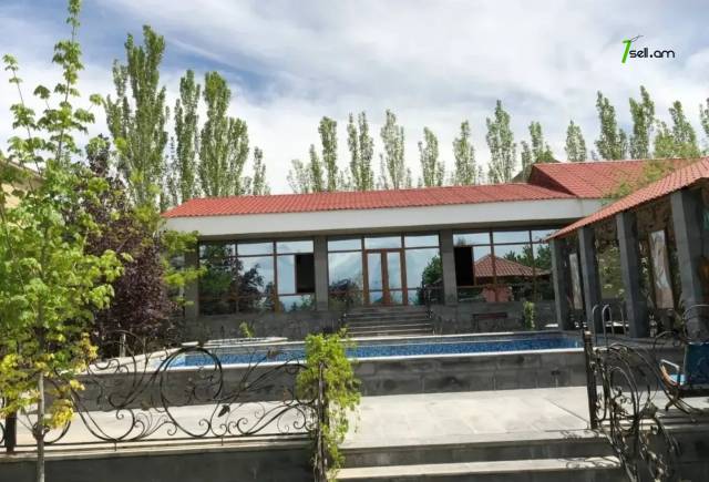 Երկու հարկանի քարե տուն, Դուրյան թաղամաս Ավանում, 2400 ք.մ., 3+ սանհանգույց, մեծ հողամաս