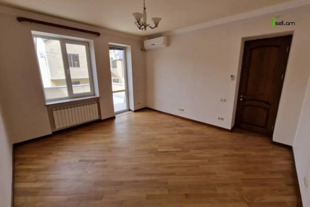 Երկու հարկանի քարե տուն, Նոյ թաղամաս Աջափնյակում, 400 ք.մ., 3+ սանհանգույց, եվրովերանորոգված