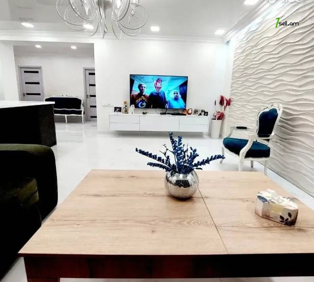 4 սենյականոց բնակարան Գուսան Շերամի փողոցում, 90 ք.մ., 2 սանհանգույց, դիզայներական ոճով վերանորոգված