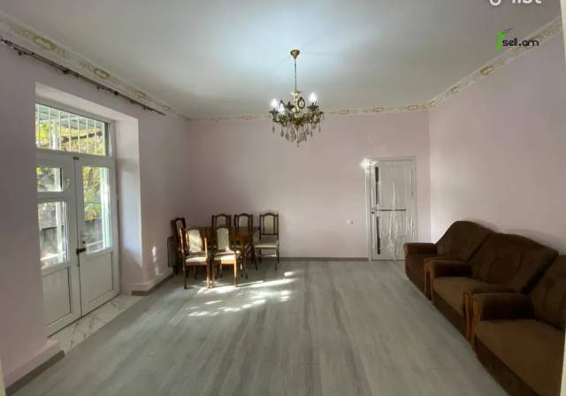 3 սենյականոց բնակարան Բաղրամյան պողոտայում, 80 ք.մ., 2/5 հարկ, բարձր առաստաղներ