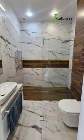 Երեք հարկանի քարե տուն, Avan-Arinj Առինջում, 800 քմ, 3+ սանհանգույց, կապիտալ վերանորոգված