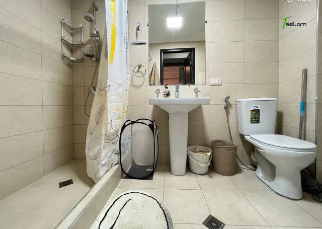 2 սենյականոց բնակարան, Marshal Baghramyan Ave, 45 ք.մ., նախավերջին հարկ, կապիտալ վերանորոգված