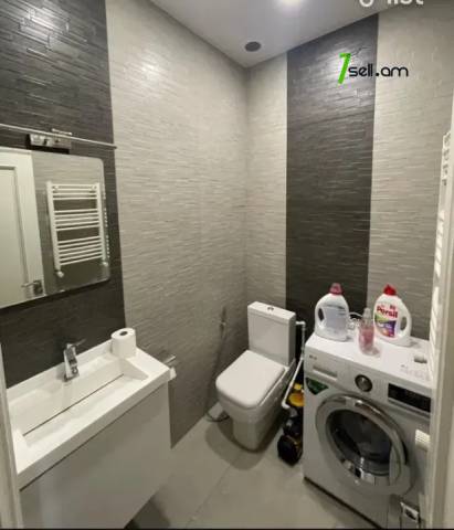 4 սենյականոց բնակարան Տպագրիչների փողոցում, 140 ք.մ., 2 սանհանգույց, բարձր առաստաղներ