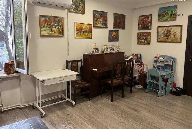 3 սենյականոց բնակարան Գուսան Շերամի փողոցում, 65 ք.մ., 2/9 հարկ, կապիտալ վերանորոգված