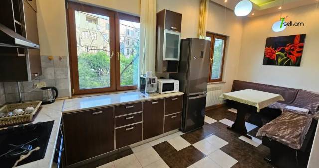 2 սենյականոց բնակարան Մեսրոպ Մաշտոցի պողոտայում, 58 քմ, 3/5 հարկ, եվրովերանորոգված, քարե շենք