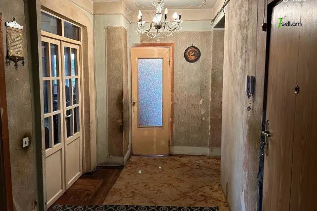 3 սենյականոց բնակարան Ադոնցի փողոցում, 80 ք.մ., 13/15 հարկ, մասնակի վերանորոգում