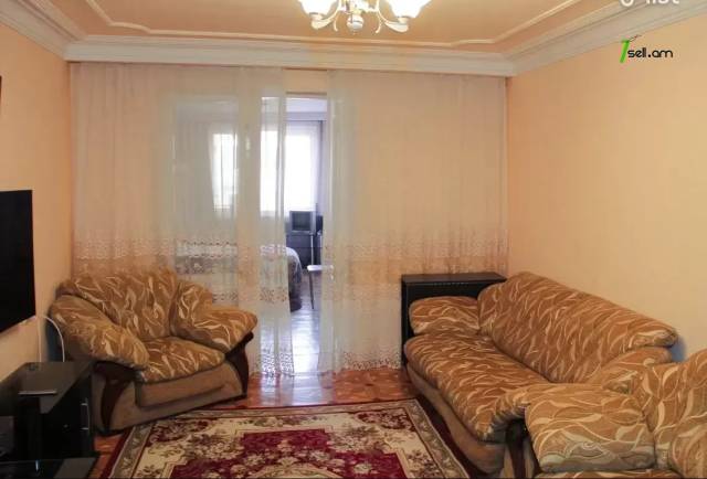 4 սենյականոց բնակարան Դրոյի փողոցում, 96 ք.մ., կապիտալ վերանորոգված, քարե շենք