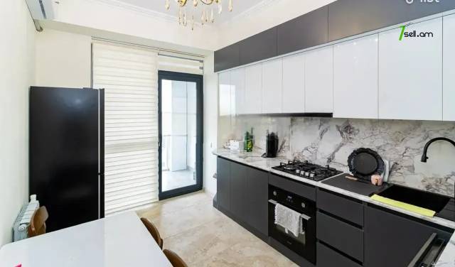 3 սենյականոց բնակարան նորակառույց շենքում Քանաքեռ Զեյթունում, 107 ք.մ., 7/16 հարկ, 2 սանհանգույց