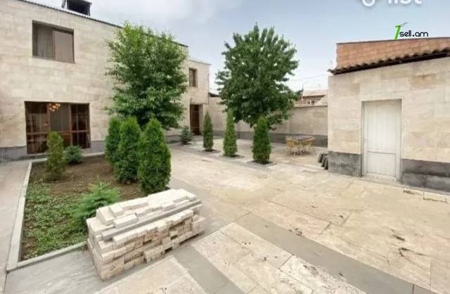 Երկու հարկանի տուն Մարշալ Խուդյակովի փողոցում Ավանում, 262 քմ, 3+ սանհանգույց, կապիտալ վերանորոգված