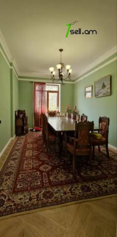 Երեք հարկանի քարե տուն Մելքումովի փողոցում Դավիթաշենում, 600 ք.մ., 3+ սանհանգույց, եվրովերանորոգված