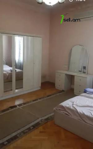 2 սենյականոց բնակարան Սեբաստիայի փողոցում, 75 ք.մ., բարձր առաստաղներ, մի քանի պատշգամբ, քարե շենք