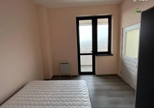 3 սենյականոց բնակարան նորակառույց շենքում Գրիբոյեդով փողոցում, 70 ք.մ., բարձր առաստաղներ, 12/16 հարկ