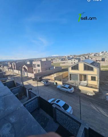 Երեք հարկանի թաունհաուզ Մուշի 2-րդ փողոցում Քասախում, 243 քմ, 3+ սանհանգույց