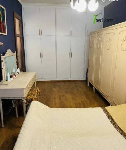 4 սենյականոց բնակարան Ազատության պողոտայում, 109 ք.մ., 2/5 հարկ, կապիտալ վերանորոգված, քարե շենք