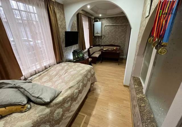 3 սենյականոց բնակարան Լեփսիուսի փողոցում, 73 ք.մ., 1/4 հարկ, եվրովերանորոգված