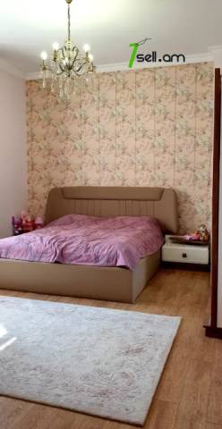 Երկու հարկանի քարե տուն Նվեր Սաֆարյան փողոցում Ավանում, 600 ք.մ., 3+ սանհանգույց