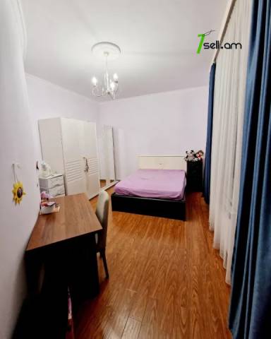 Երկու հարկանի քարե տուն Դավթաշենի 7-րդ փողոցում Դավիթաշենում, 1000 ք.մ., 3+ սանհանգույց