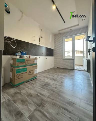 4 սենյականոց բնակարան Մոլդովական փողոցում, 100 ք.մ., 2/5 հարկ, կապիտալ վերանորոգված, քարե շենք