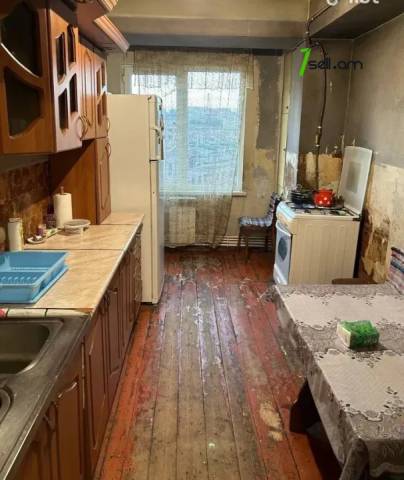 3 սենյականոց բնակարան Ադոնցի փողոցում, 80 ք.մ., 13/15 հարկ, մասնակի վերանորոգում