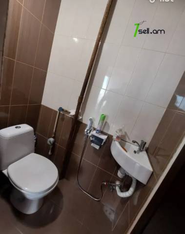 3 սենյականոց բնակարան Խաղաղ Դոնի փողոցում, 81 ք.մ., 3/9 հարկ, կապիտալ վերանորոգված