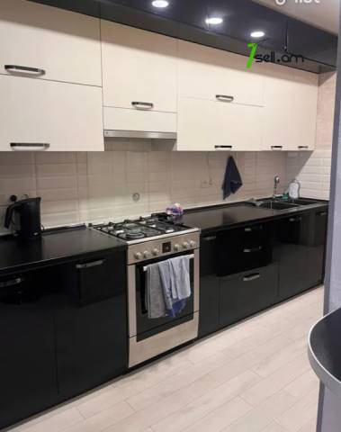 4 սենյականոց բնակարան Զաքարիա Քանաքեռցու փողոցում, 92 քմ, մի քանի պատշգամբ, կապիտալ վերանորոգված