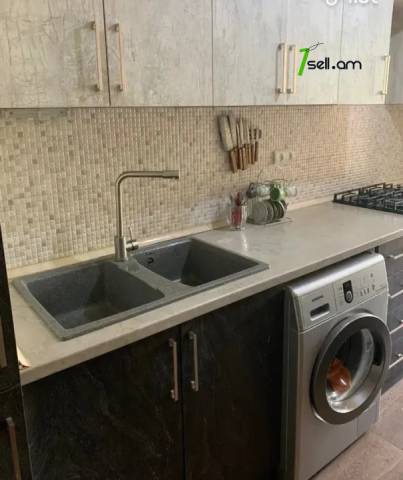 4 սենյականոց բնակարան Գուսան Շերամի փողոցում, 118 ք.մ., 2/5 հարկ, կապիտալ վերանորոգված, քարե շենք