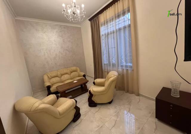 Երկու հարկանի քարե թաունհաուզ, Muracan St Էրեբունիում, 230 ք.մ., 3+ սանհանգույց