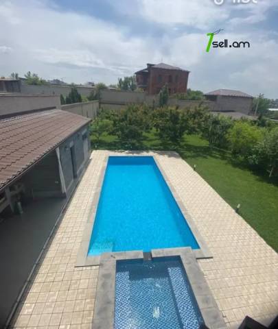 Երեք հարկանի տուն Մարշալ Բաբաջանյան փողոցում Ավանում, 715 քմ, 3+ սանհանգույց