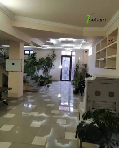 Երեք հարկանի քարե տուն, Ավան-Առինջ 2-րդ միկրոշրջան Ավանում, 1020 ք.մ., 3+ սանհանգույց