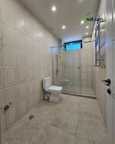 Չորս հարկանի տուն, Հյուսիսային ճառագայթ Արաբկիրում, 660 ք.մ., 3+ սանհանգույց, կապիտալ վերանորոգված