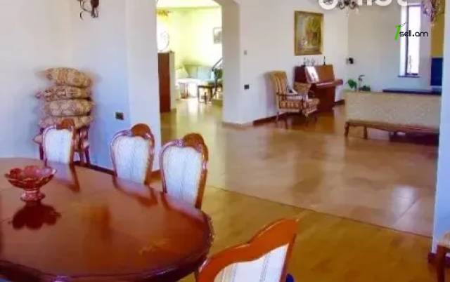 Երկու հարկանի քարե տուն Ծարավ աղբյուրի փողոցում Ավանում, 440 ք.մ., 3+ սանհանգույց, եվրովերանորոգված
