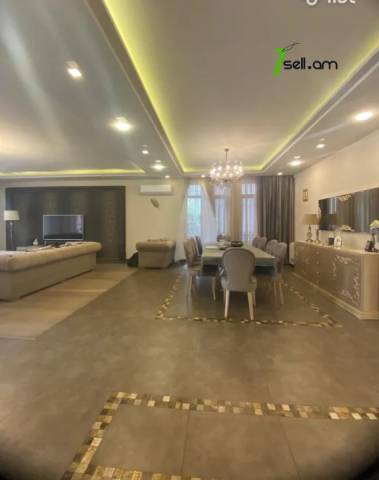 Երեք հարկանի տուն Մարշալ Բաբաջանյան փողոցում Ավանում, 715 քմ, 3+ սանհանգույց