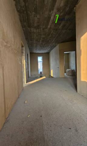 Երկու հարկանի տուն Պարույր Սևակի փողոցում Ավանում, 888 քմ, 2 սանհանգույց, մասնակի վերանորոգում