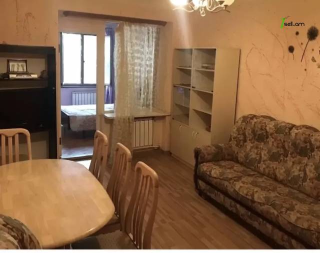 2 սենյականոց բնակարան Վրացական փողոցում, 50 ք.մ., 2/5 հարկ, մասնակի վերանորոգում, քարե շենք