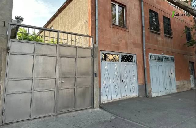 Երկու հարկանի քարե տուն Նոր Արեշի 35-րդ փողոցում Արաբկիրում, 188 ք.մ.