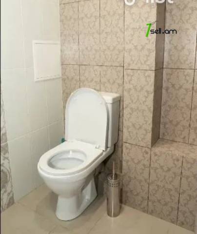 4 սենյականոց բնակարան Գրիբոյեդով փողոցում, 148 ք.մ., մի քանի պատշգամբ, 3/5 հարկ