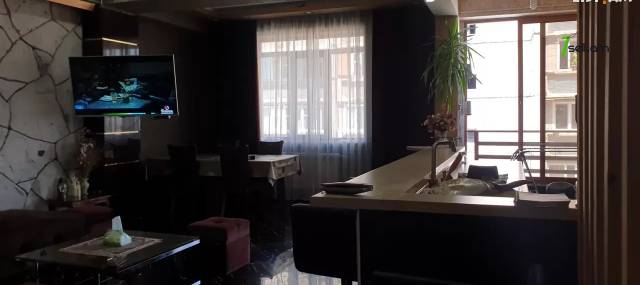 3 սենյականոց բնակարան Վաղարշ Վաղարշյան փողոցում, 86 ք.մ., 2 սանհանգույց, բարձր առաստաղներ