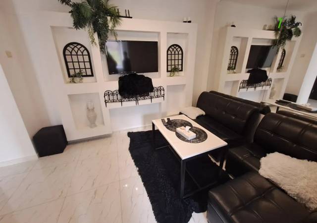 2 սենյականոց բնակարան Մեսրոպ Մաշտոցի պողոտայում, 45 ք.մ., 3/5 հարկ, եվրովերանորոգված, քարե շենք