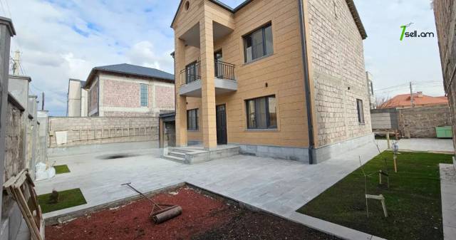 Երկու հարկանի քարե տուն Սամվել Գևորգյան փողոցում Դավթաշենում, 620 քմ, 2 սանհանգույց
