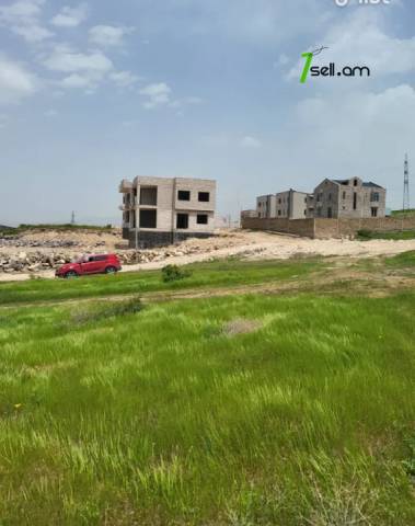 Հողատարածք բնակելի շինությունների համար Ավանում, 3000 ք.մ.